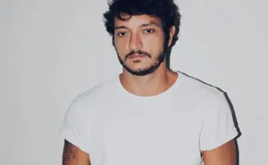 Ator da Globo beija influenciador no camarim do ‘Dança dos Famosos’ após flagra com Wanessa Camargo