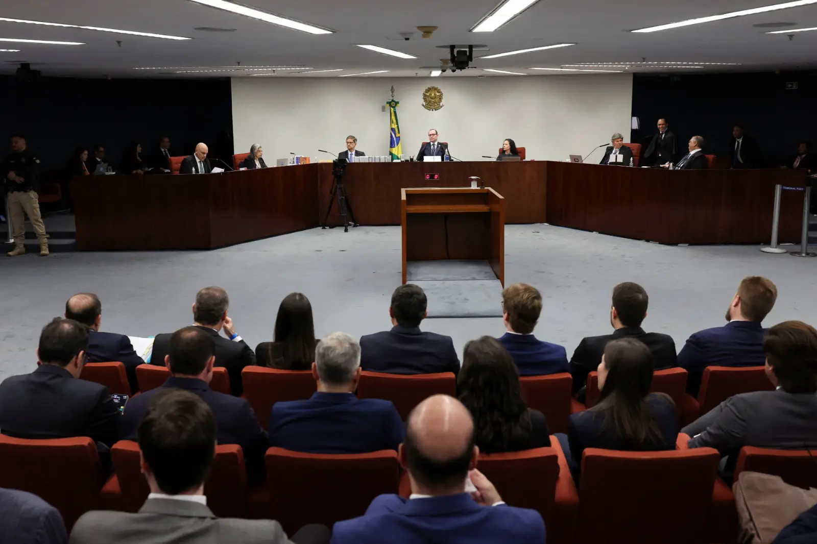 Como foi o primeiro dia do julgamento de Bolsonaro e aliados