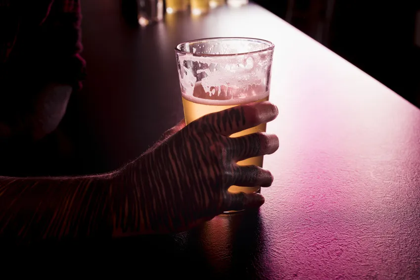 Bebidas alcoólicas contaminadas causaram três mortes em São Paulo (Reprodução: Freepik)