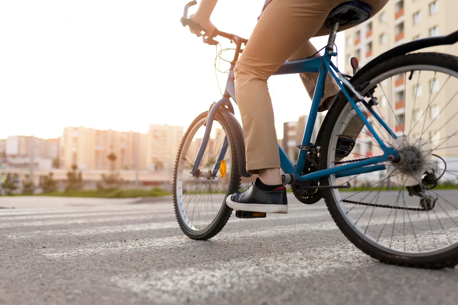 Idosa enfrenta criminosos e tenta impedir roubo de bicicleta (Foto: Freepik)