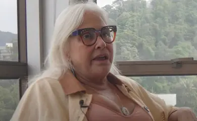 Fafá de Belém apareceu fazendo topless em vídeo gravado no Pará, onde participou da COP 30, e recebeu elogios pela homenagem à terra natal. Foto: Reprodução / Redes sociais.
