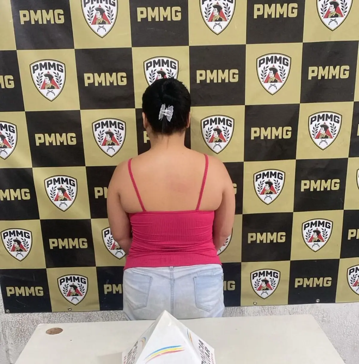 Garota do ‘job’ é presa após enviar fotos de cliente para esposa e revela ‘recomendação espiritual’