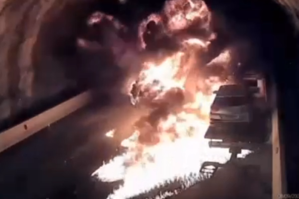 Caminhão de Guincho pega fogo e provoca explosão em rodovia de SP