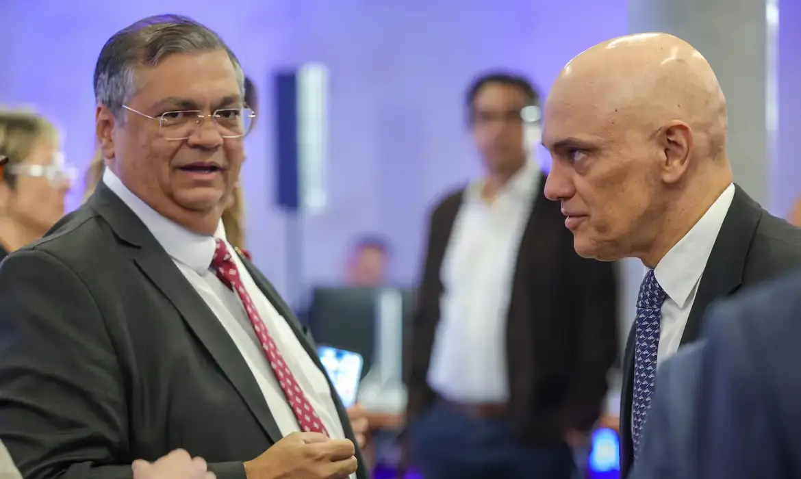 Ministro Alexandre de Moraes e o ministro Flávio Dino acompanharam a decisão que rejeitou pedidos de esclarecimento da defesa de Bolsonaro. Foto: Reprodução/Agência Brasil.