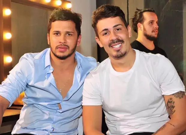 Web aposta que Carlinhos traiu Lucas com participante do rancho