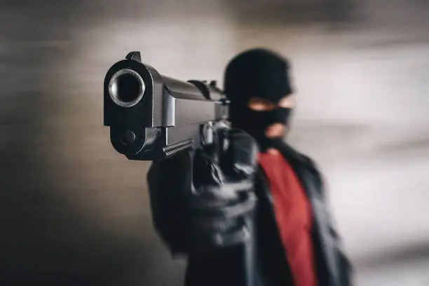 População se revolta com criminoso e se vinga de maneira cruel; veja o vídeo