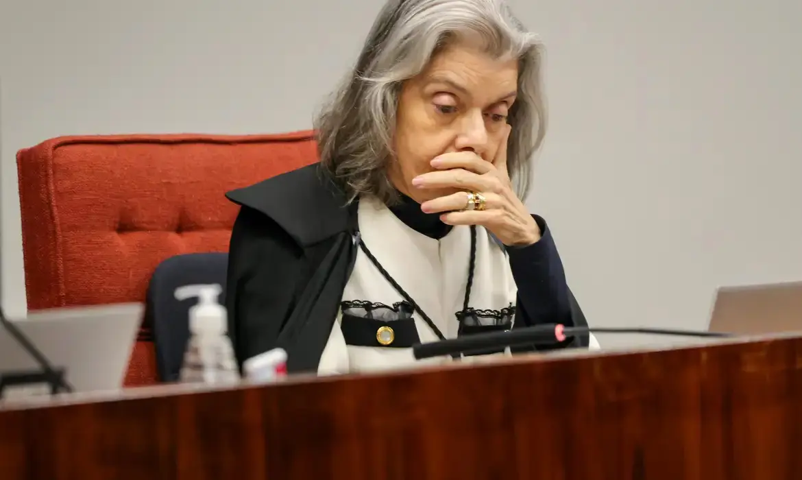 Há prova cabal de que Bolsonaro liderou trama golpista, diz Cármen Lúcia