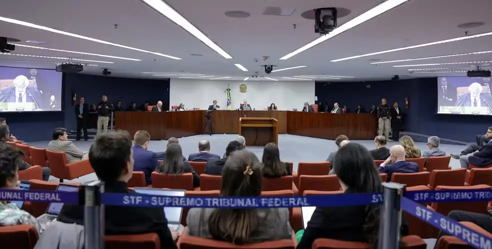 STF forma maioria para condenar Bolsonaro e outros 7 réus
