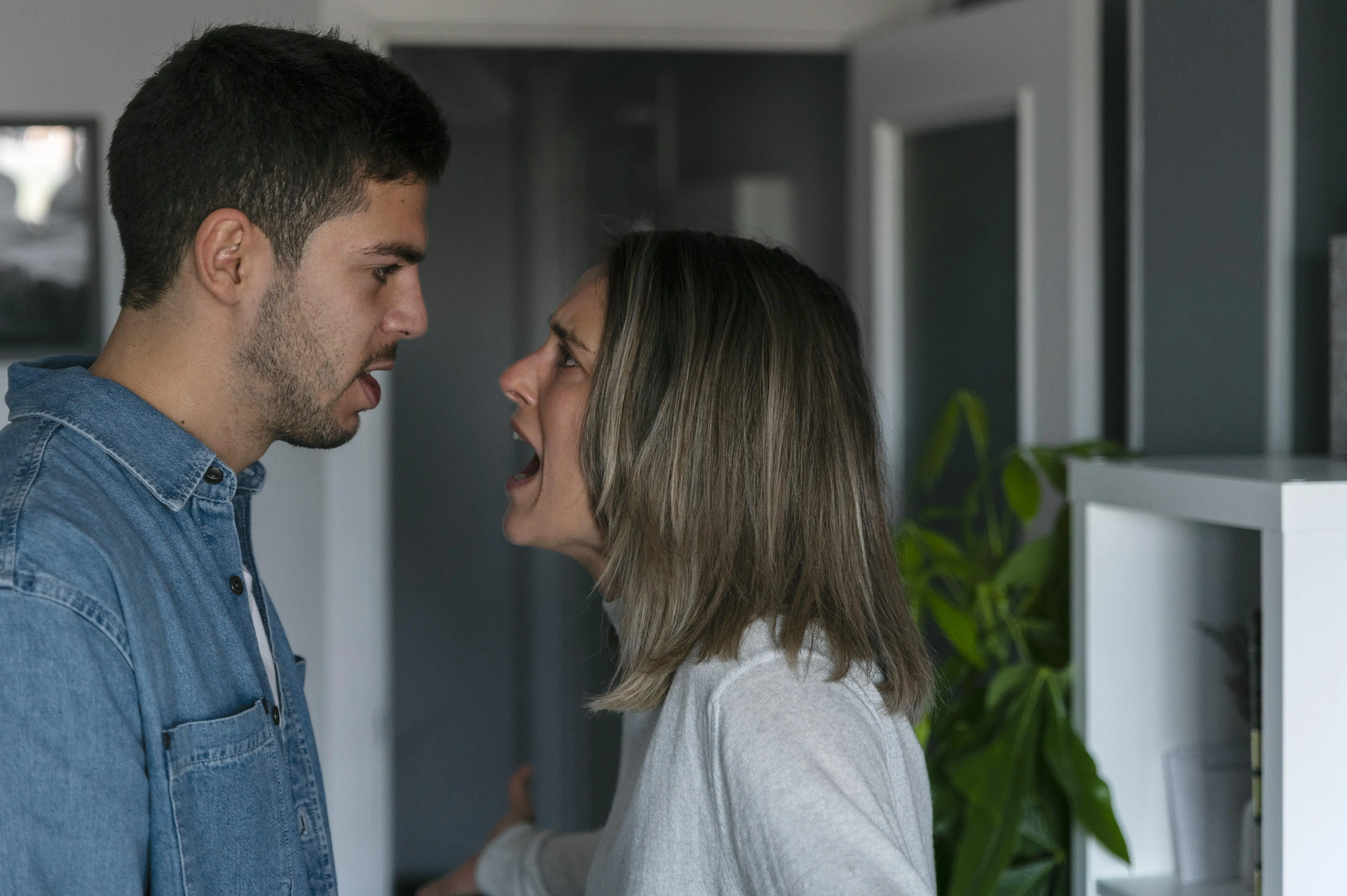 Descobriu uma traição e quer ter os seus direitos? Entenda o que a lei diz (Foto: Freepik)
