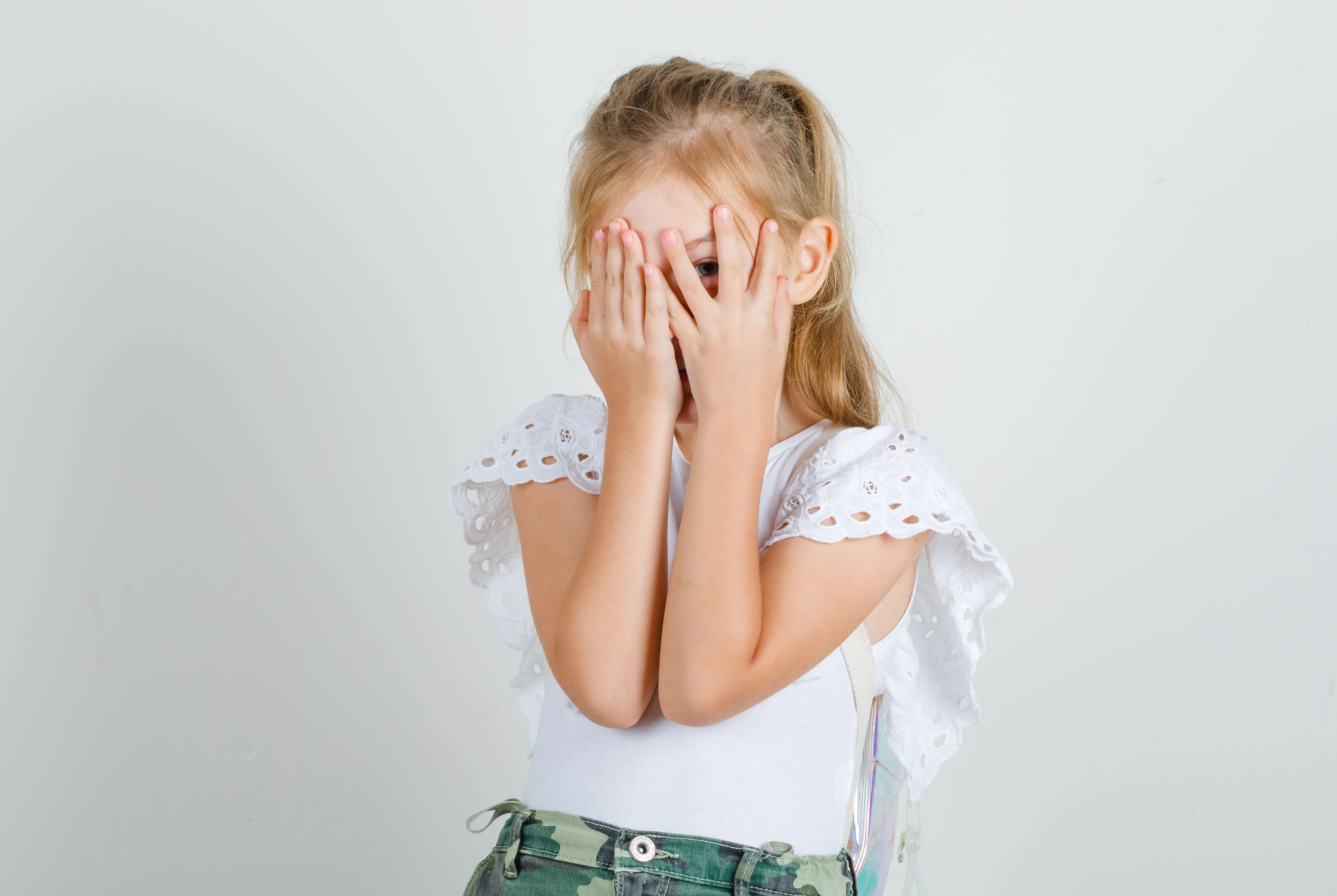Trauma silencioso: o que acontece quando crianças flagram seus pais fazendo sexo? (Foto: Freepik)