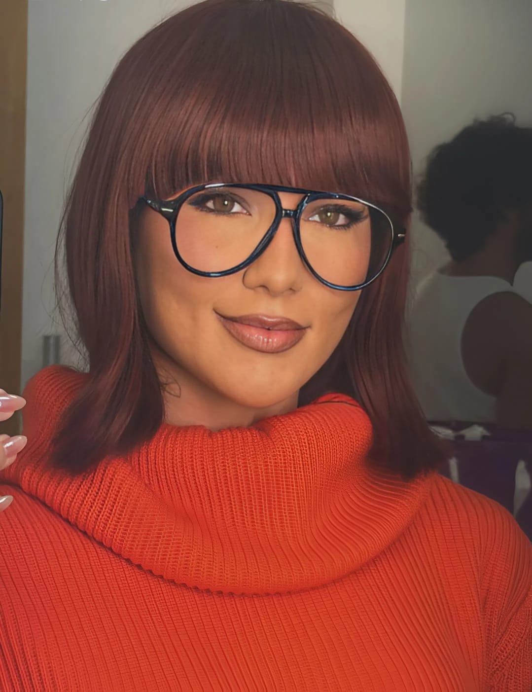Virginia Fonseca se fantasia de Velma do Scooby Doo para gravação de programa especial do Dia das Crianças