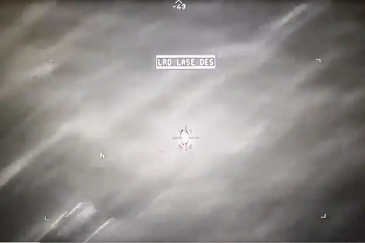 Vídeo de OVNI: deputado divulga filmagem de míssil ineficaz contra objeto brilhante