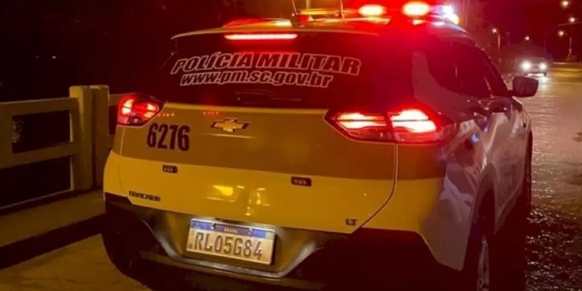 Mãe põe câmera no quarto da filha e fica inconformada com o que vê