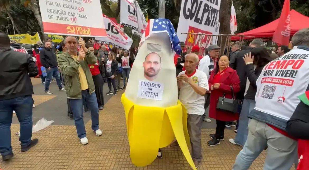 protesto da esquerda na praça da república no 7 de setembro