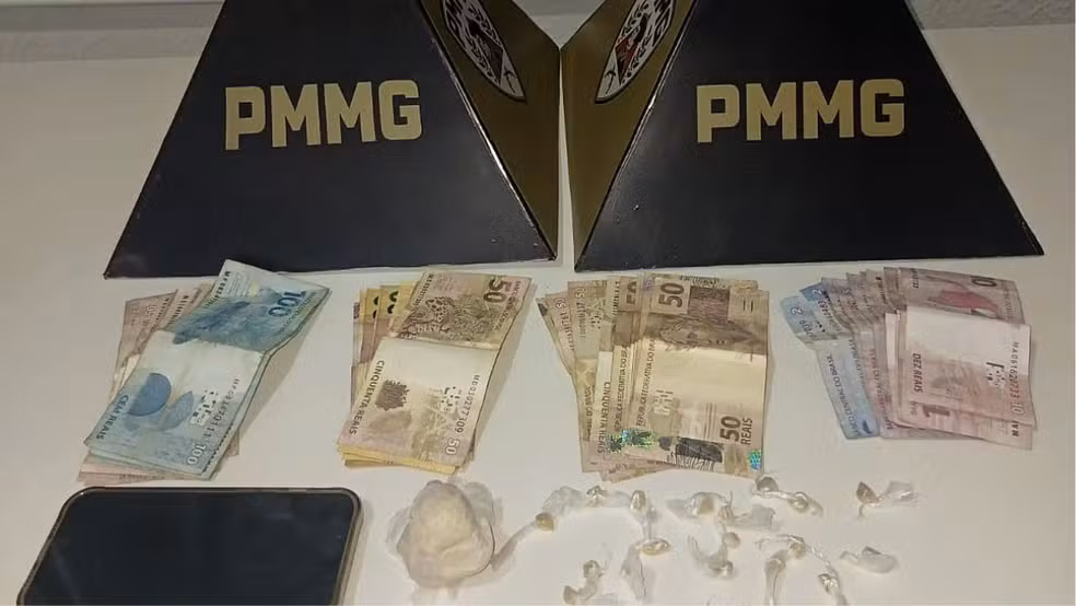 Drogas foram apreendidas na casa de jovem apontado como coautor do crime. — Foto: Polícia Militar 