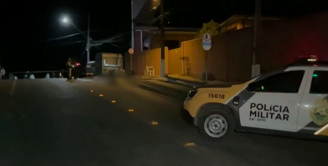 Valdir Lima dos Santos, de 42 anos, foi assassinado com pelo menos dez tiros em trailer de cachorro-quente (Foto: Reprodução / Ric RECORD Paraná)