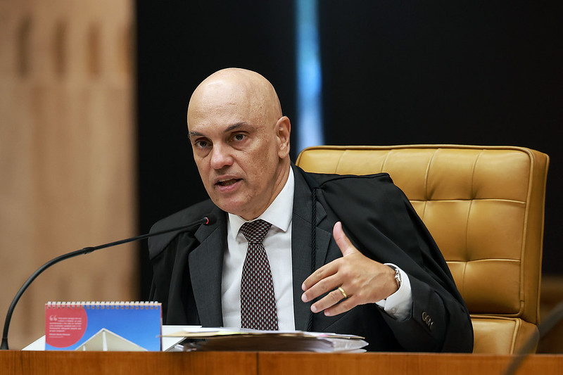 Investigação contra Bolsonaro por interferências na PF é reaberta por Moraes