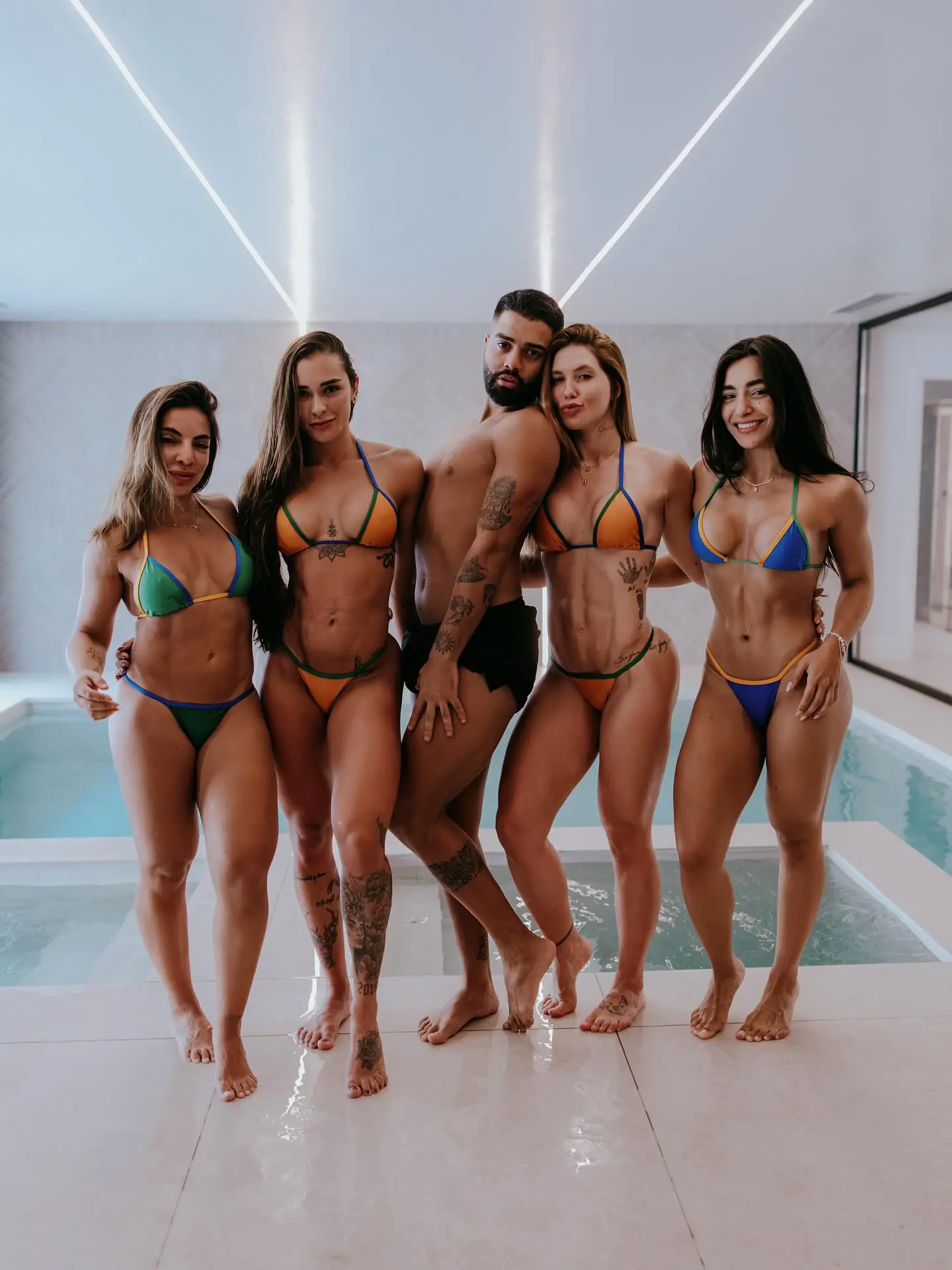 Hebert ao lado das amigas de Virginia na mansão de Vini Jr. - Reprodução/ Redes sociais
