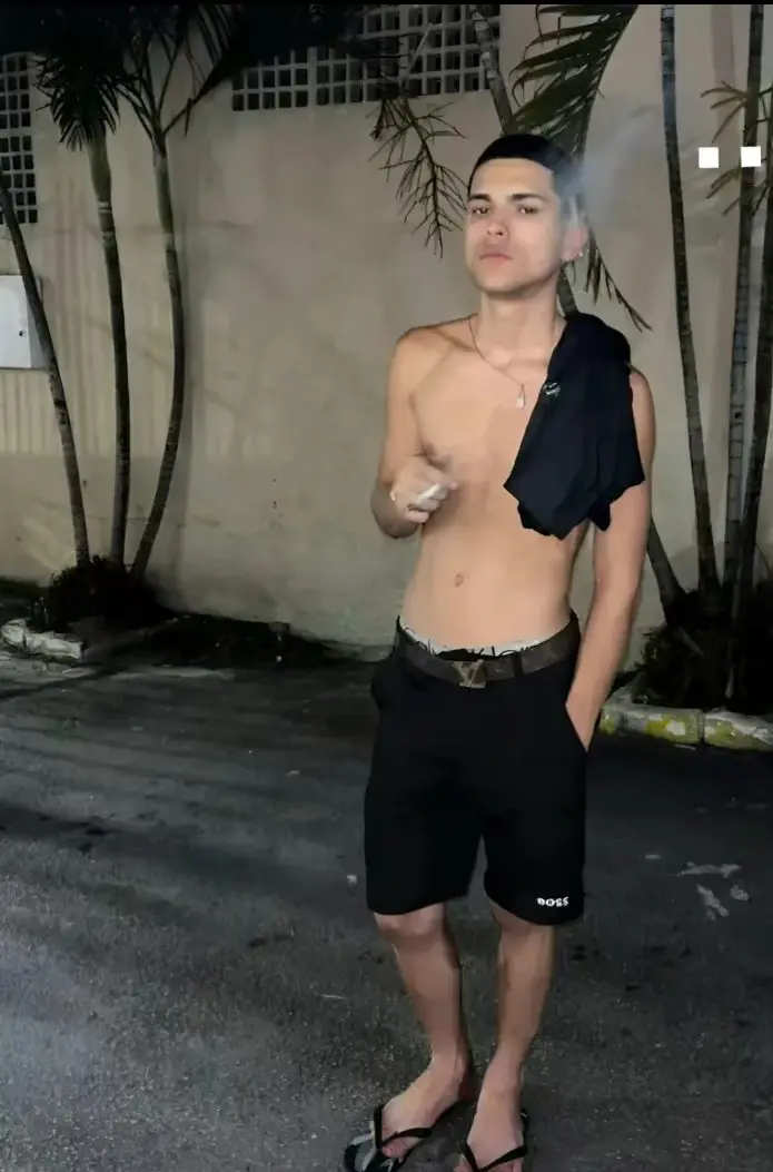 Yago Ravel Rodrigues Rosário, de 19 anos, foi morto durante a megaoperação policial nas comunidades da Penha e do Alemão, no Rio de Janeiro. A família contesta a versão oficial e afirma que o jovem não tinha envolvimento com o tráfico. Yago Ravel Rodrigues Rosário, de 19 anos, foi morto durante a megaoperação policial nas comunidades da Penha e do Alemão, no Rio de Janeiro. A família contesta a versão oficial e afirma que o jovem não tinha envolvimento com o tráfico. Foto: Divulgação / Redes sociais.
