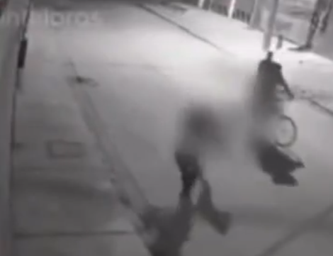 Jovem de 13 anos foi morto a tiros depois de ter agredido e roubado uma mulher na rua (Foto: Reprodução / Redes Sociais)