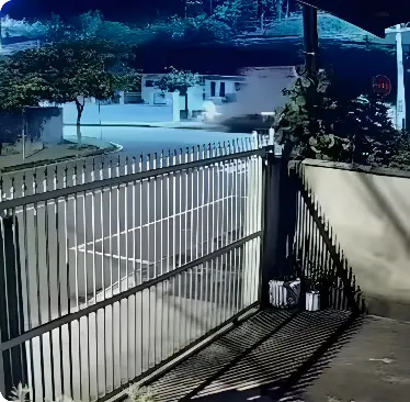 Genro é preso por atropelar intencionalmente ex-sogra (Foto: Reprodução Câmera de Segurança)