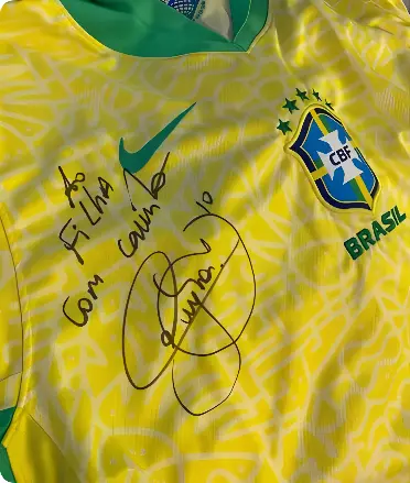 Camisetas com autógrafo de Neymar são apreendidas e podem ajudar a localizar líder do PCC (Foto: Reprodução)