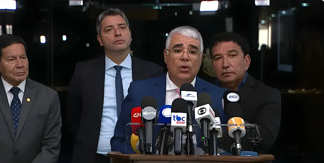 Senadores entram com pedido de impeachment de ministro do STF Flávio Dino (Foto: Reprodução)