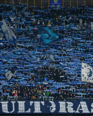 Torcida Ultra do Napoli, que entrou em confronto com torcedores do Sporting, antes de partida.