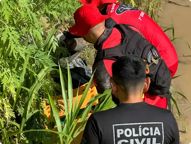 Corpo de homem é encontrado morto às margens de rio (Foto: Asscom/CBMAC)