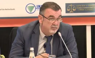 Réu atira e mata juiz durante audiência na Albânia