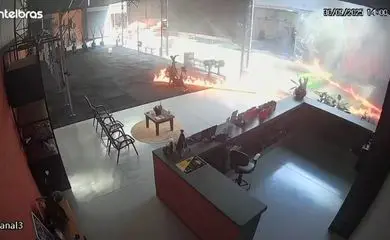Flagrante: homem coloca fogo em academia de crossfit
