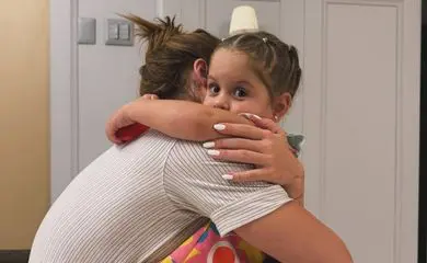 Virginia compartilha momento fofo com Maria Flor