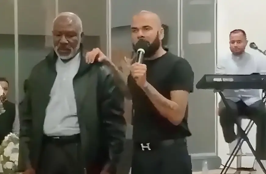 Daniel Alves reaparece: agora como pastor em igreja na Espanha (Foto: Reprodução)