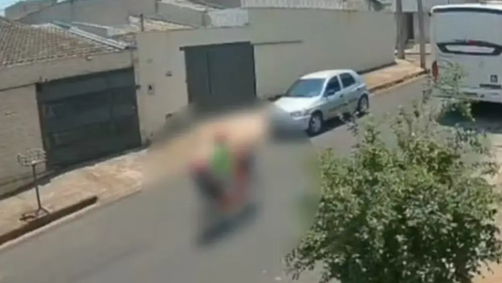 Vídeo: criança de 4 anos morre atropelada enquanto voltava da escola