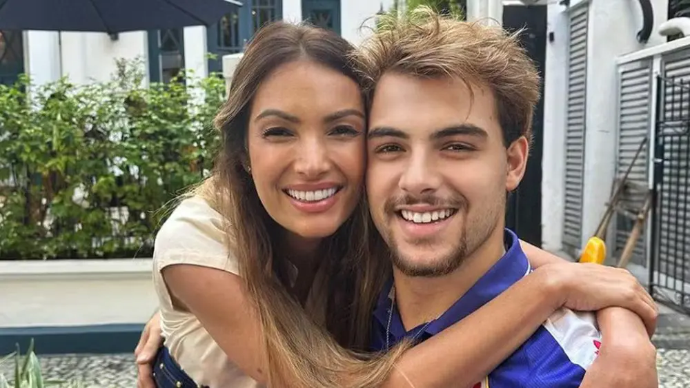 Patrícia Poeta se emociona ao falar sobre estado de saúde do filho no ‘Encontro’