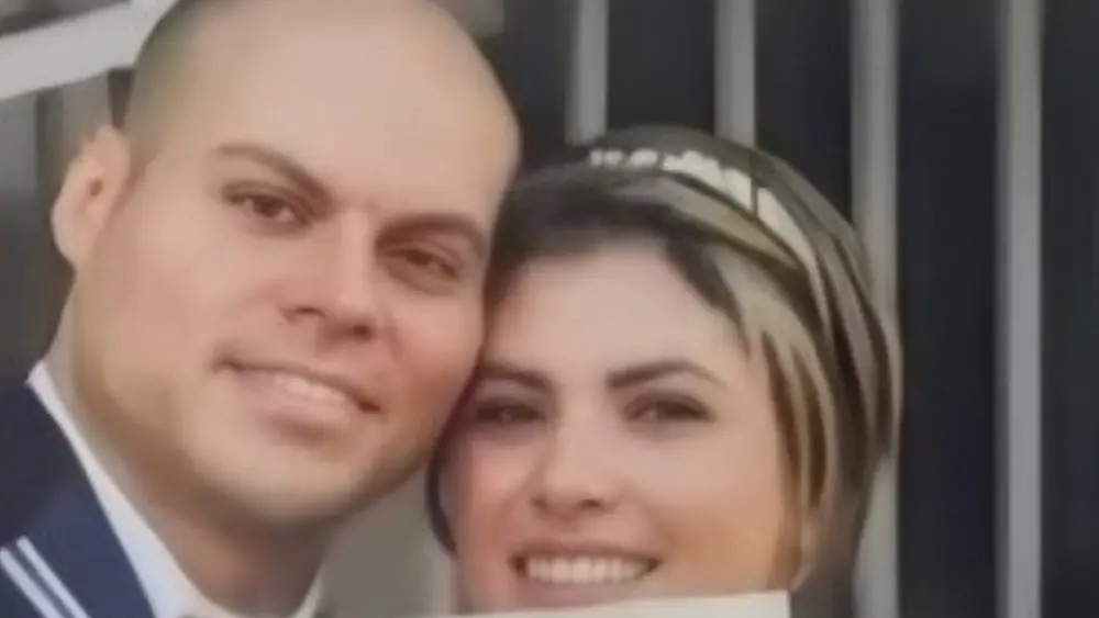 Esposa suspeita de matar fisiculturista usava inteligência artificial como ‘confidente’