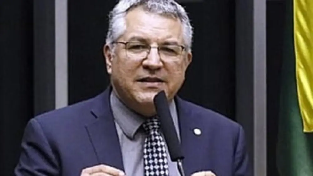Padilha alerta população sobre risco de bebidas destiladas com tampa de rosca