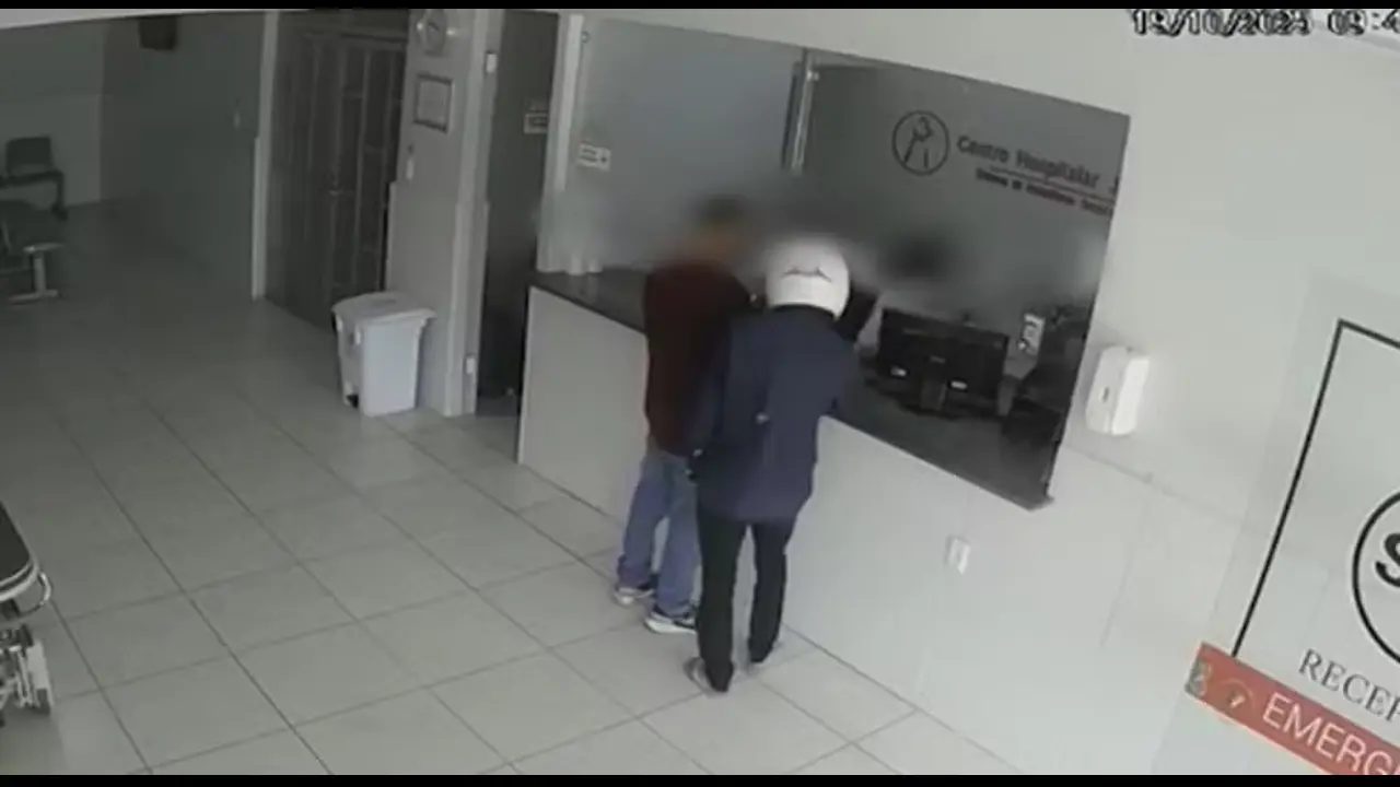 Dupla invade hospital e assalta pacientes e funcionários. Veja o vídeo