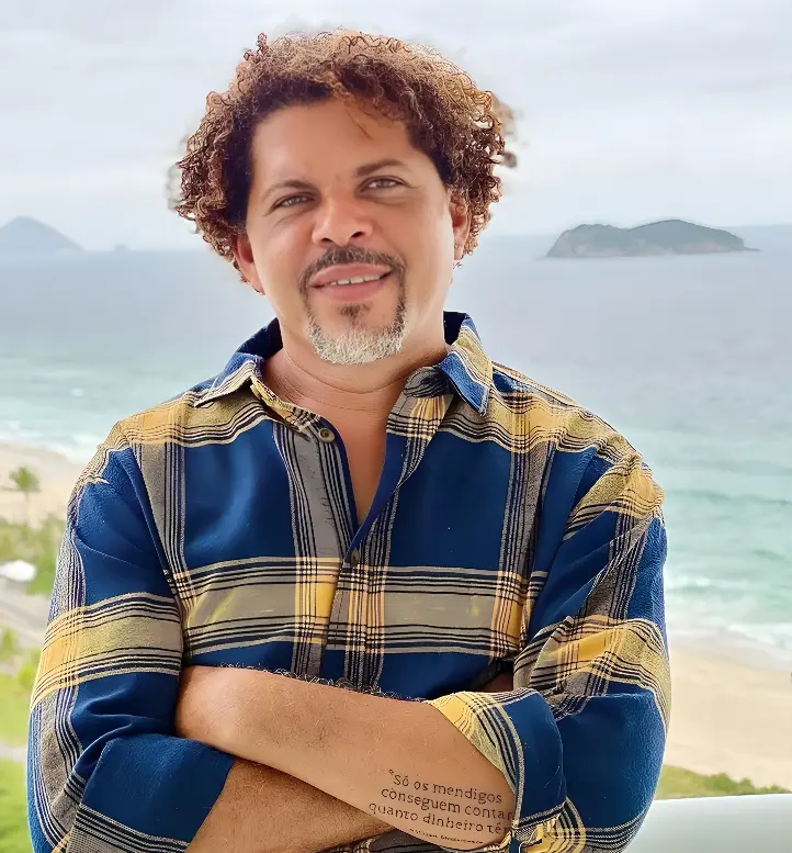 Saiba como está o 'mendigo do amor', flagrado em momento íntimo em 2022 (Foto: Reprodução Redes Sociais)