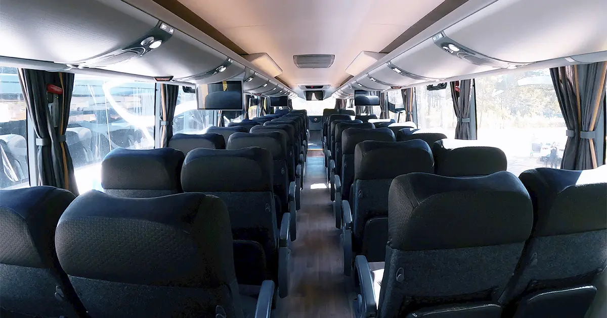 PM de farda é flagrado em ato obsceno em ônibus; veja vídeo