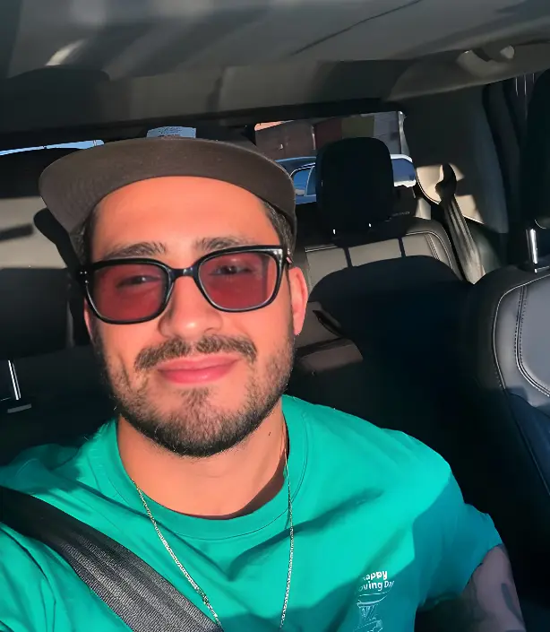 Filho de Leonardo estaria namorando outra cantora sertaneja (Foto: Reprodução Redes Sociais) 