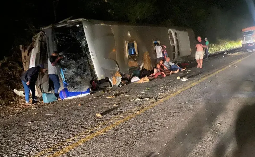 Vídeos mostram corpos mutilados e rastro de destruição logo após acidente em Pernambuco