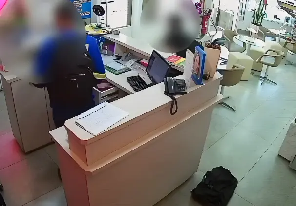 Ótica é assaltada em ação que leva apenas dois minutos (Foto: Reprodução Câmera de Segurança)