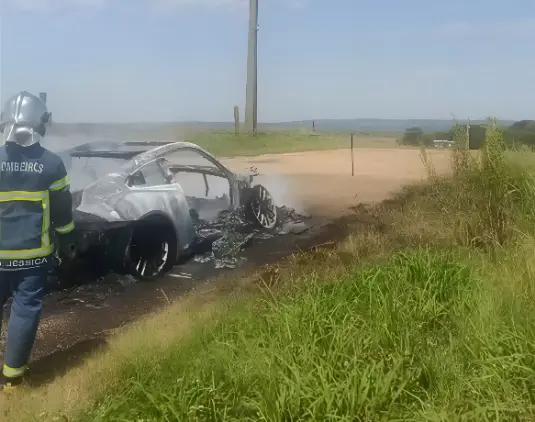Dono de Porsche registra roubo do carro, mas câmera o pega no flagra (Foto: Reprodução)