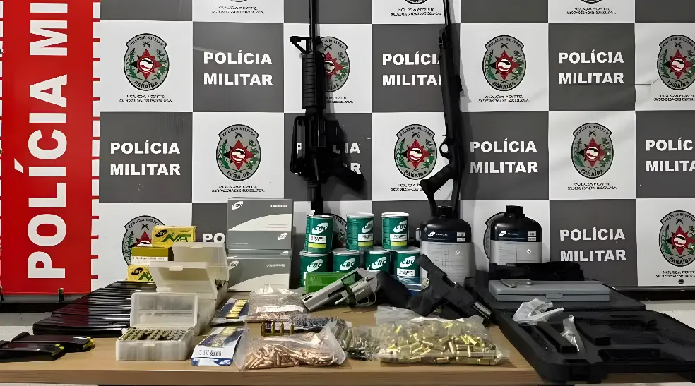 Polícia apreendeu quatro armas durante ocorrência por violência doméstica (Foto: Polícia Militar - PB)