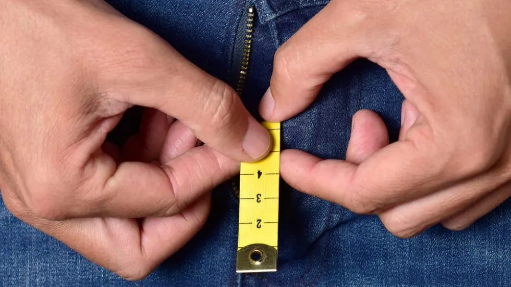 Estudo revela que 7 em cada 10 homens mentem sobre o tamanho do pênis