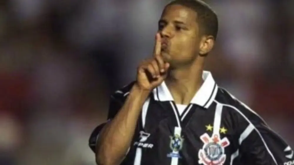Justiça manda rastrear bens de Marcelinho Carioca por morte de jovem na década de 90; entenda o caso