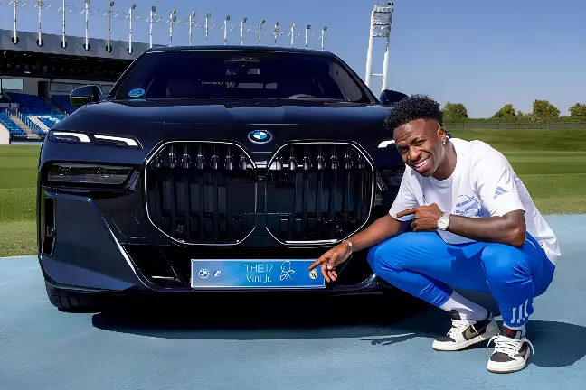 Jogadores do Real Madrid recebem carros de presente e Vini Jr impressiona por escolha (Foto: Divulgação)