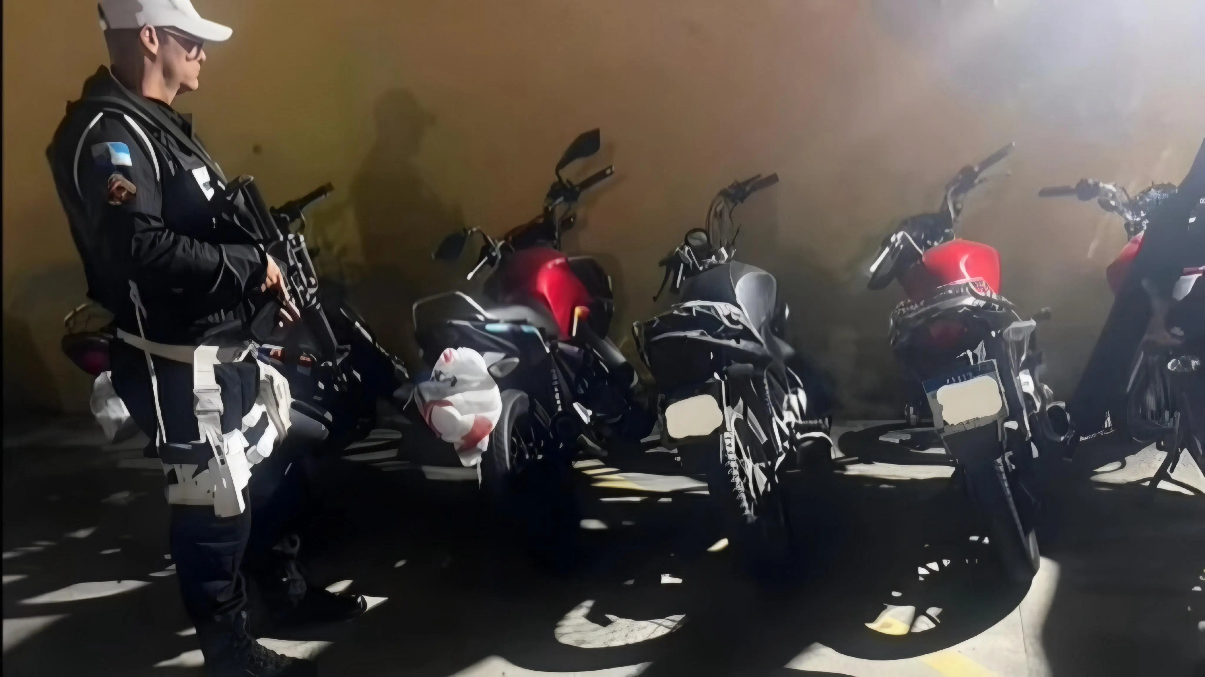 Motociclistas em ‘rolezinho’ batem de frente com blitz e se acidentam (Foto: Reprodução)