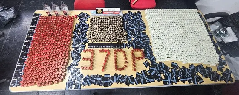 Centenas de tampas e lacres de uísques adulterados são apreendidos (Foto: Divulgaçãp/PCSP)